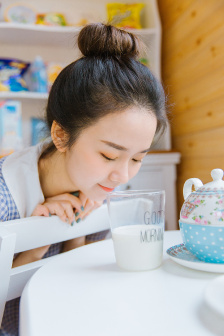 在线亚洲免费